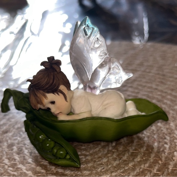 My Little Kitchen Fairies "My Little Sweet Pea Fairie" 2001 Enesco #102542 - Picture 2 of 8